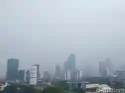 Kabut Melanda Jakarta Sore Ini